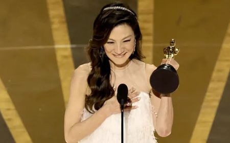 Selamat, Michelle Yeoh jadi Artis Asia Pertama yang Menang Piala Oscar