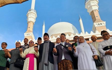 Uskup Agung Semarang Datangi Ucapkan Selamat Idulfitri di Masjid Agung Jateng: Tuhan Memberkati