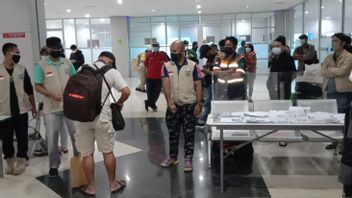 Au Total, 36 Passagères Sans Documents Complets Sont Arrivées à Bord De Sriwijaya Et Batik Air à Sorong, En Papouasie