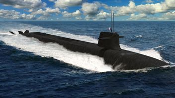 マクロン、海に潜む核武装フランス潜水艦を直ちに訪問