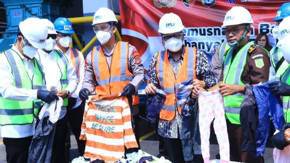 Ribuan Balpres Pakaian Bekas Impor Asal Malaysia Dimusnahkan Polda Kaltara di Bogor