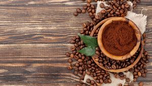 5 recommandations de masques de café pour le blanchiment du visage