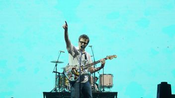 Weezer Merokal Di Soundrenaline 2022: Sing Anak Sekolah Hingga Bicara Indonesia