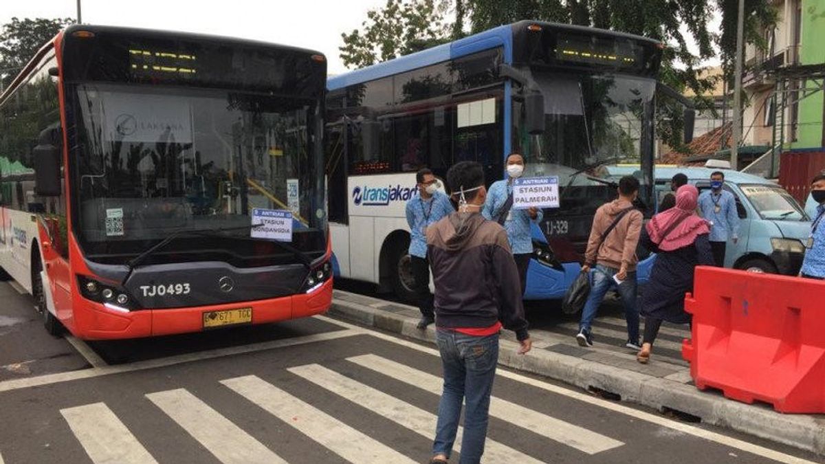 حافلة ترانس جاكارتا "تاناه أبانغ إكسبلورر" تعمل حتى 12 مايو