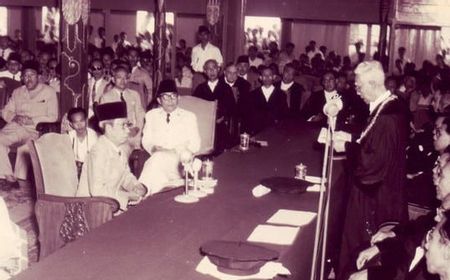 Ki Hajar Dewantara Mendapat Gelar Doktor Honoris Causa dari UGM dalam Sejarah Hari Ini, 19 Desember 1956