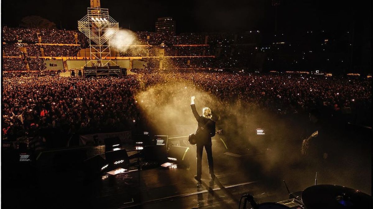 Paul McCartney For The First Time Brings Now And Then On Stage