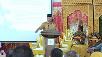 حاكم سومطرة الغربية ماهيلدي يقيم المسؤولين ذوي الاستيعاب المنخفض ل APBD