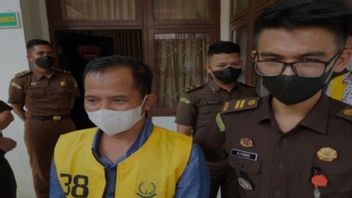Kejati Sumsel在PUPR Muara Enim拘留了两名项目腐败嫌疑人