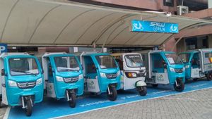 Ahok Gelorakan在今天的记忆中将Bajaj Butut换成Bajaj Electric,2015年1月6日