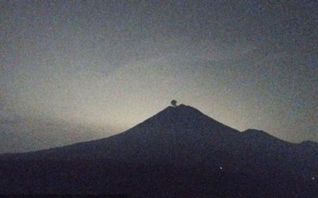 Gunung Semeru Beberapa Kali Erupsi Kamis Malam