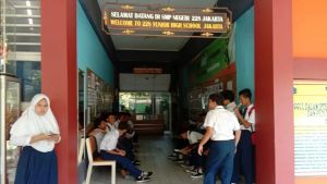DKI Provincial Government Bans State Schools From Collecting Student Graduation Fees