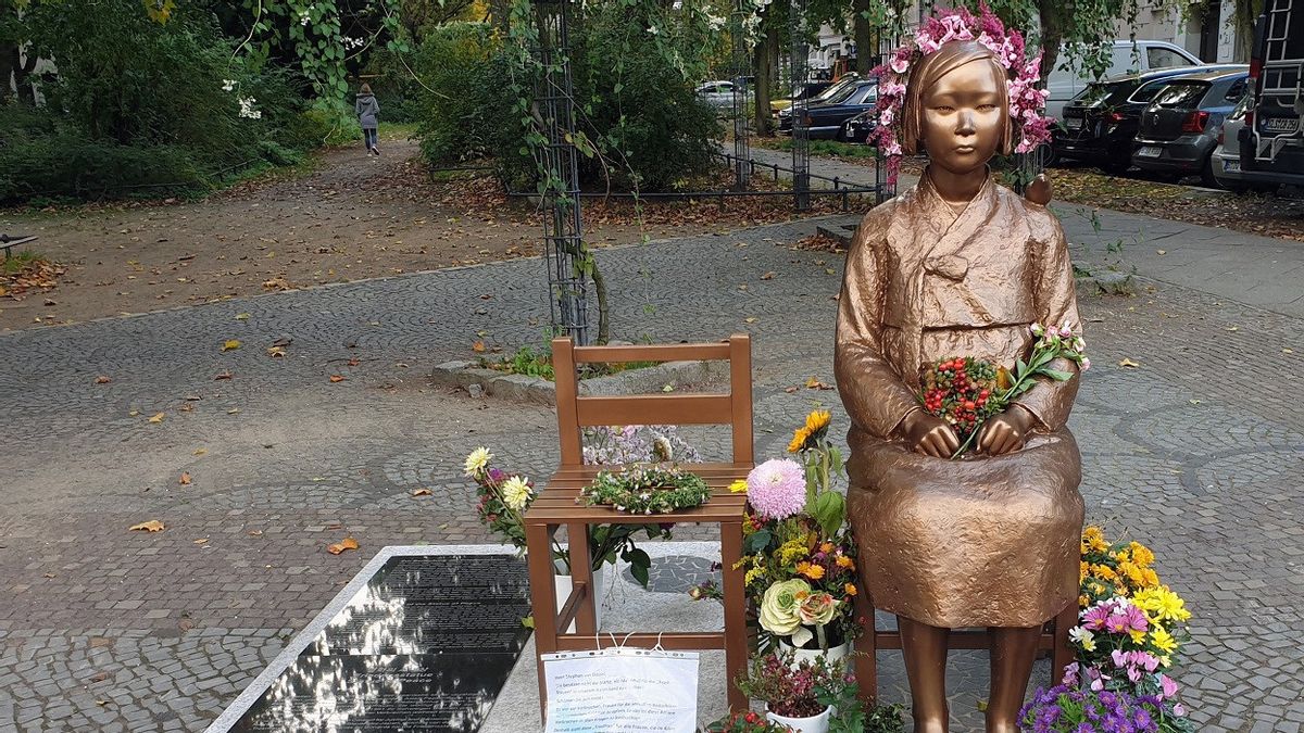 Meeting German Chancellor, Japanese PM Wants Statue Of 'Comfort Woman' In Berlin To Be Moved