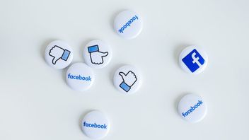 Facebookは、多くの場合、無料の有名人や政治家のアカウントがプラットフォームルールに違反していることが判明