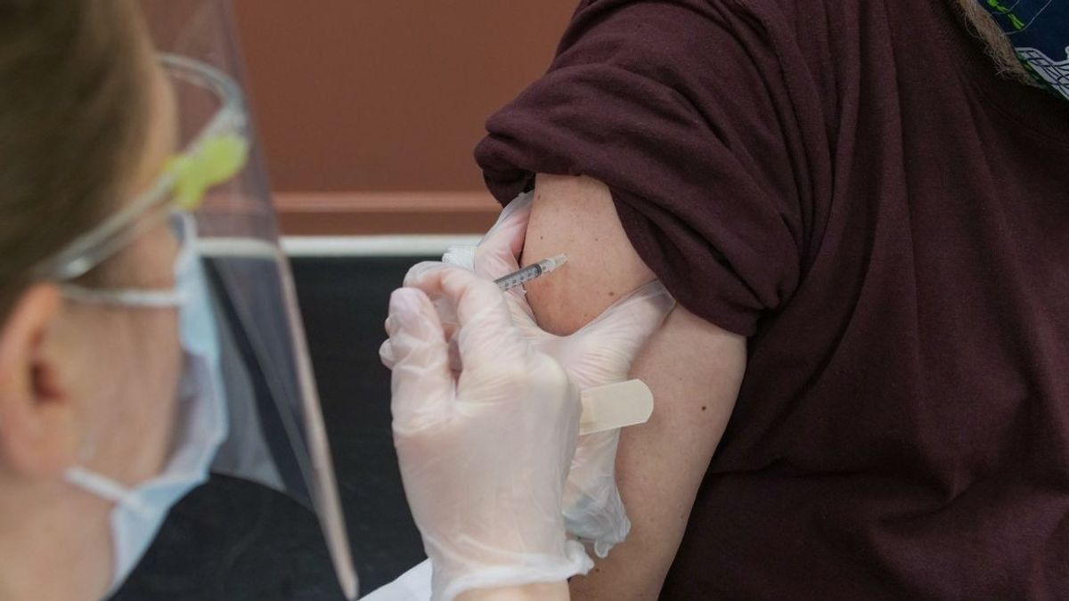 Nausea, Mencret And Post-vaccination Fever, Cikidang Sukabumi Residents Rushed To Hospital