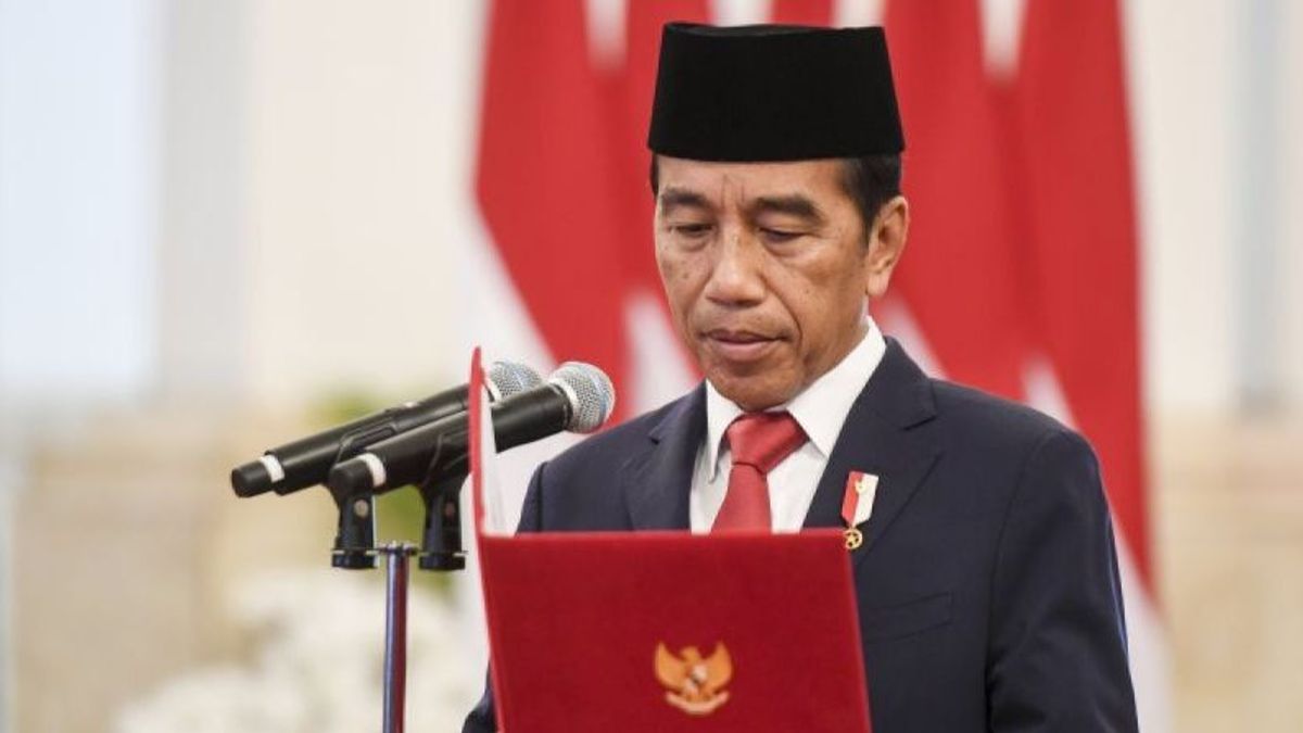 President Joko Widodo Witnessed The Oath Speech Of The Temporary Chairperson Of The KPK And Appointed The Governor Of Riau