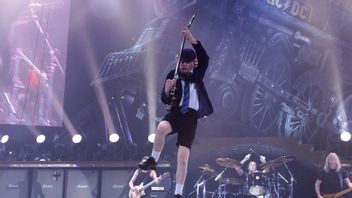 Angus Young Becomes The Richest AC/DC Member, This Is His Wealth