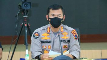 La Police Arrête 2 Hommes Qui Ont Illégalement De L’exploitation Forestière Dans L’ouest De Sumatra, Un Camion Saisi