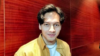 Jefri Nichol Unggah Foto Ciuman dengan Pria, Warganet: Tim Pelangi Sekarang