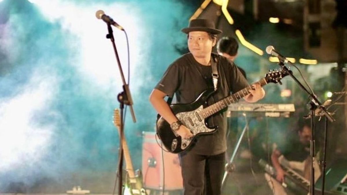 うわー!スティーブバイカガムとこの1つのインドネシアのギタリストの能力