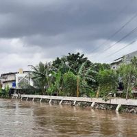 Tanggul Kali Mampang Jebol Akibatkan Banjir Hingga 1,2 Meter