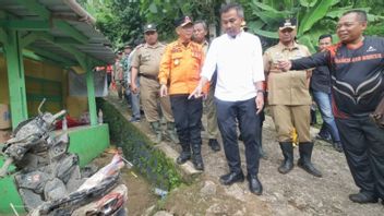 西爪哇BPBD Pasanggrahan Subang的山体滑坡:300人流离失所,2人死亡