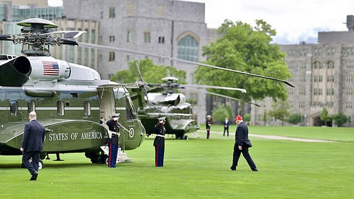 Trump Kunjungi Skotlandia, Bermain Golf Sambil Berbincang dengan PM Inggris