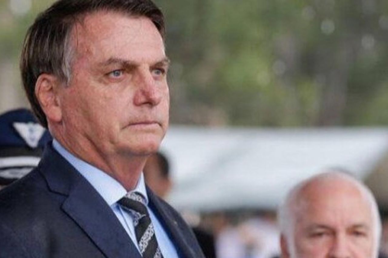 COVID-19の陽性反応を示される前と後のブラジル大統領の旅