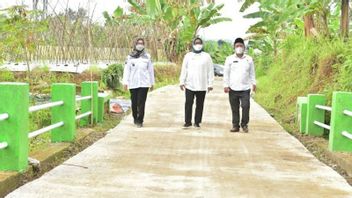 Bogor Regent Checks 'One Billion One Village' Road Project In Caringin