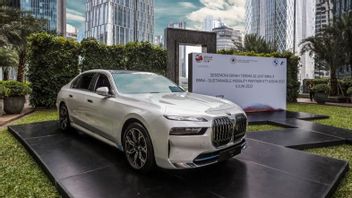 BMW Indonesia Hands Over 36 BMW I7 Units For The ASEAN Plus 2023 Summit
