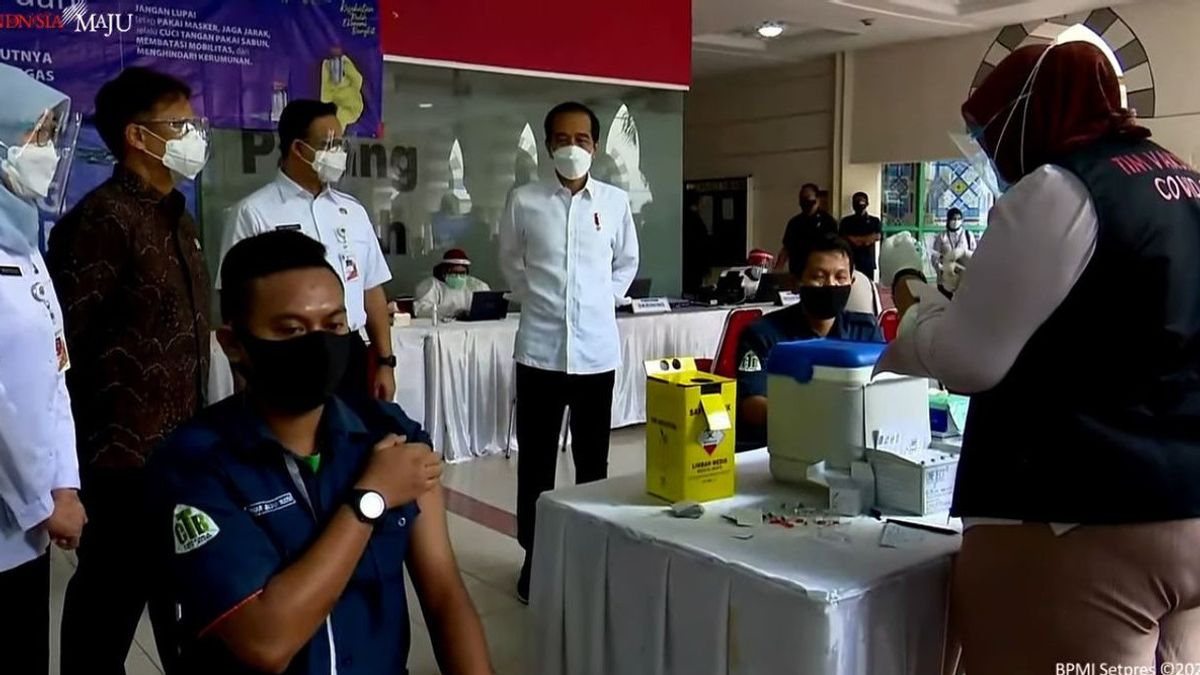 Jokowi Minta Pemerintah Daerah Percepat Vaksinasi COVID-19