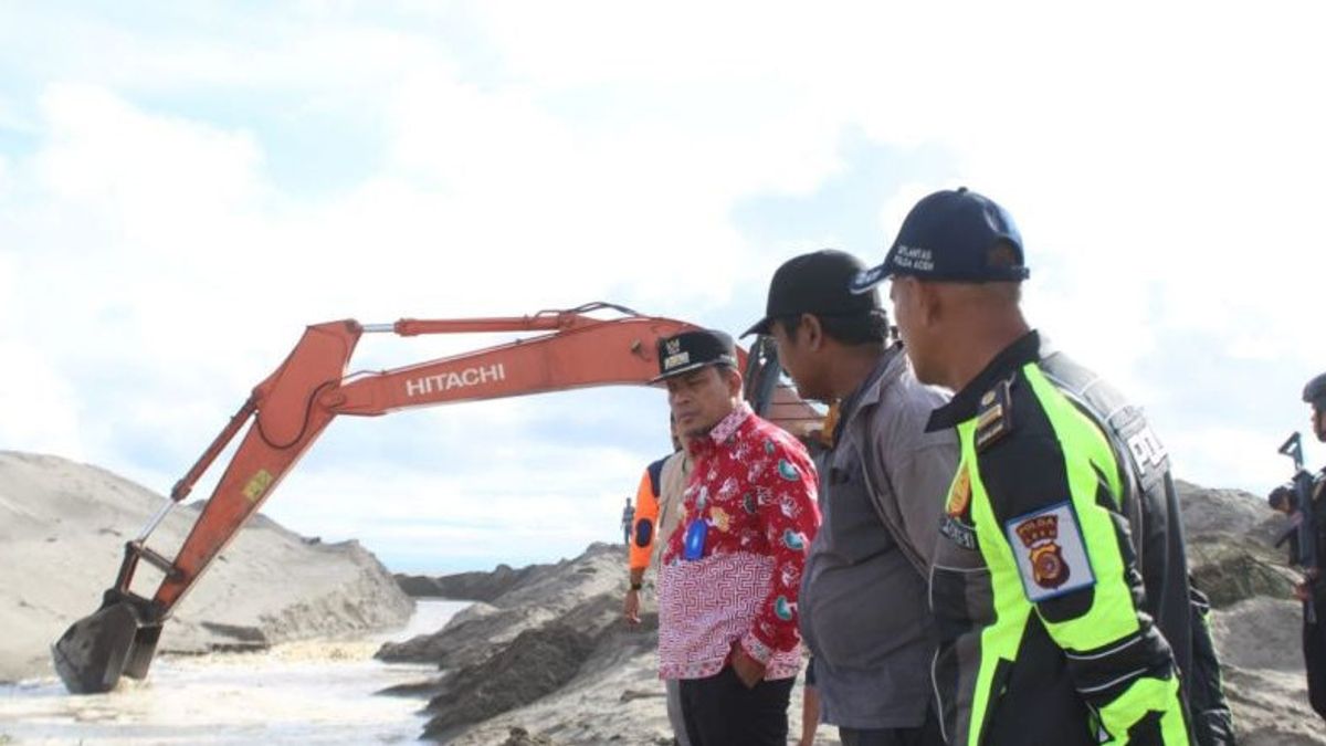 Aceh Jaya Regency Government Normalizes River Estuary To Prevent Floods