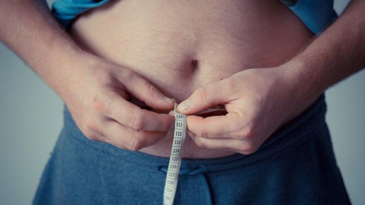 なぜ太った人はそんなに頻繁にいびきをかびますか?ここに医学的な説明があります。