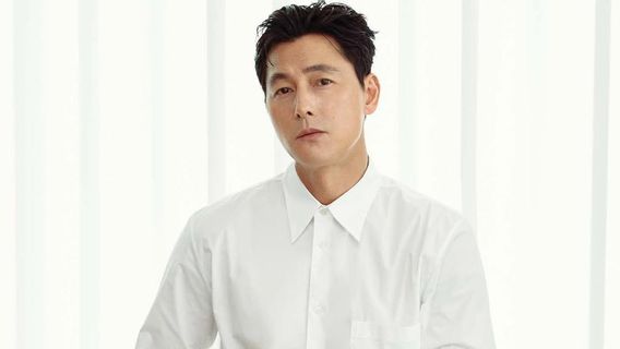 Jung Woo Sung Disebut Pacaran dengan Non-seleb, Ini Respons Agensi