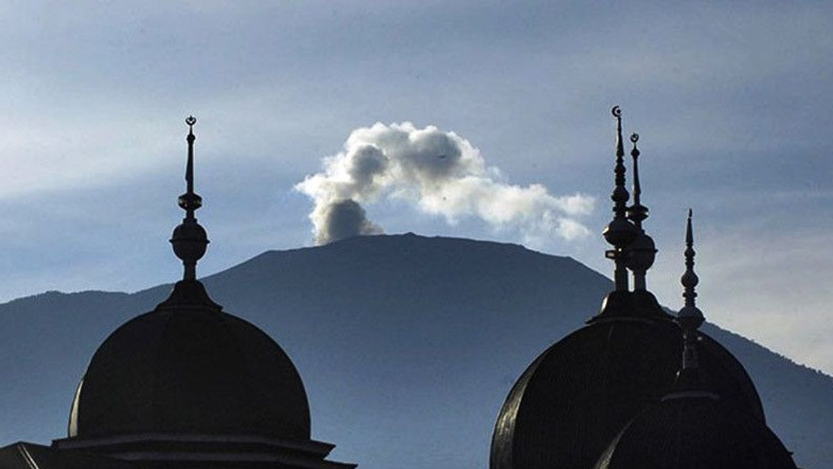 PVMBG表示,马拉皮山地火山口有可能出现有毒气体危害