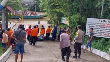 BPBD Tulungagung Evakuasi Belasan Orang Terjebak Luapan Sungai Brantas
