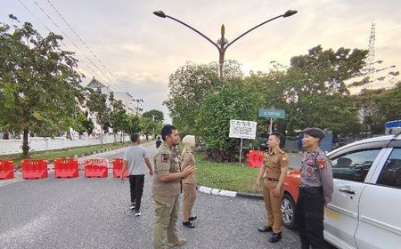 Satpol PP Tutup Jalan Kawasan Rujab Gubernur Kalteng untuk Kamtibmas