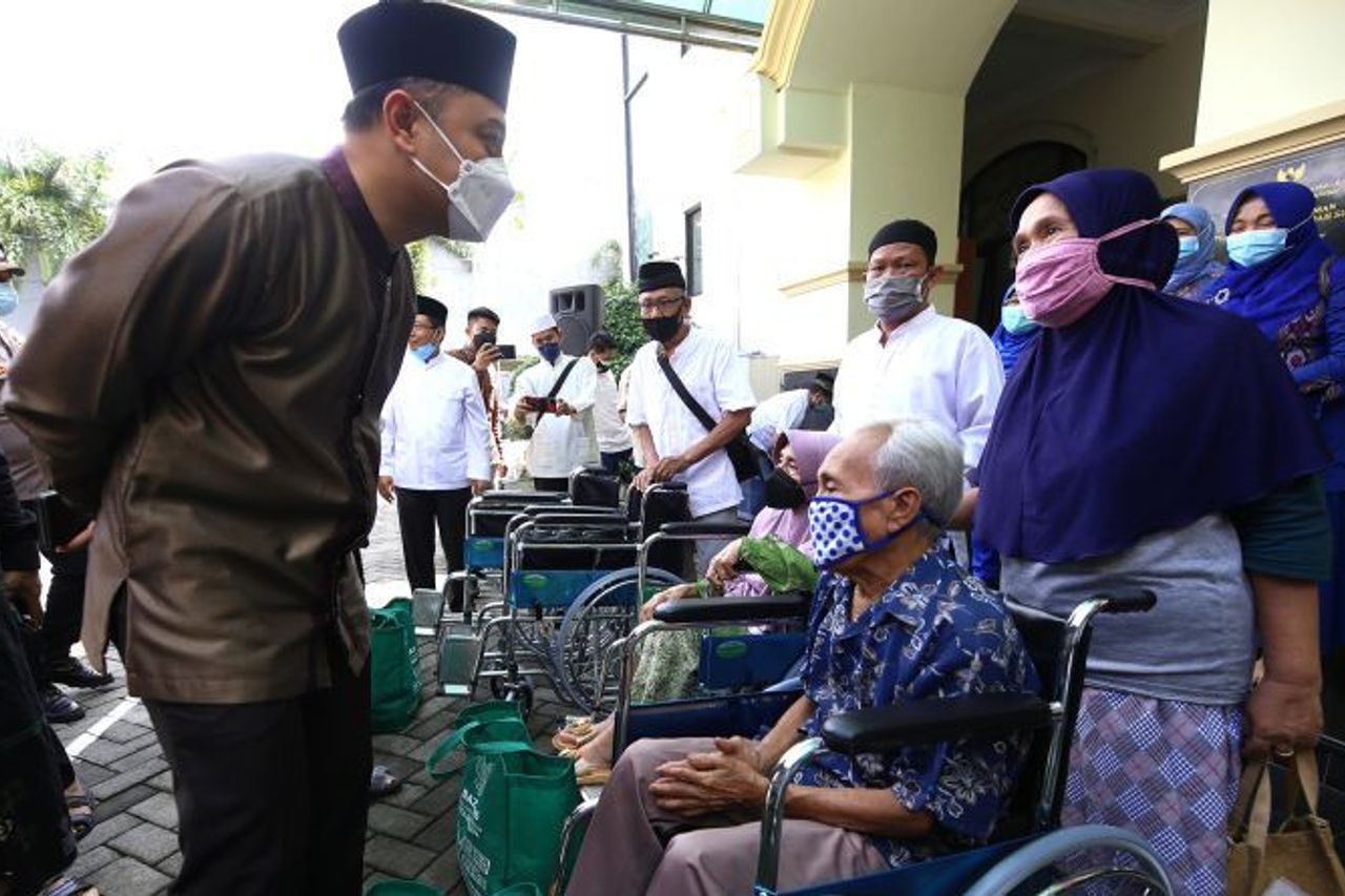 Walkot Surabaya Eri Cahyadi:政府の資産は働いていない住民に使われる
