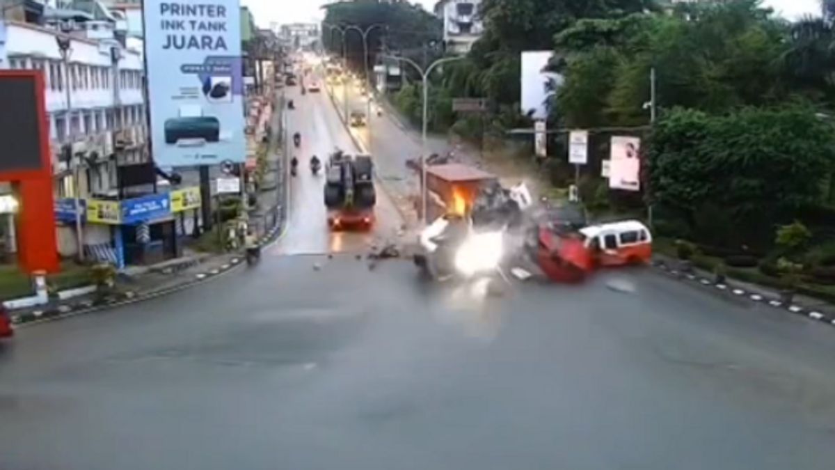 バリクパパンでの致命的な事故の犠牲者の警察エラー数、以前は5と呼ばれていました:更新の許可、4人が死亡