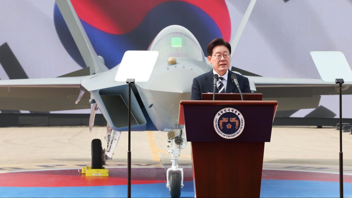 李明博总统揭幕韩国KF-21战斗机大规模生产