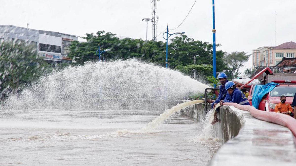Les Inondations De Jakarta Et Toutes Les Demandes De Règlement Du Gouvernement Provincial DKI, DPRD: Il Est Inutile S'il N'y A Pas De Normalisation De La Rivière