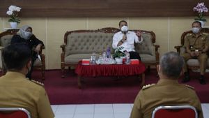 Wali Kota Eri Cahyadi ke Lurah-Camat: Ayo <i>Jenengan</i> Bahagiakan Warga Surabaya