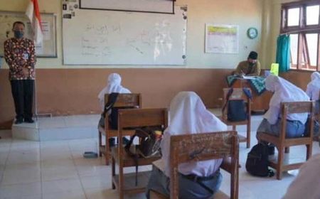 Anak Sekolah dan Guru di Riau Sambut Antusias Belajar Tatap Muka