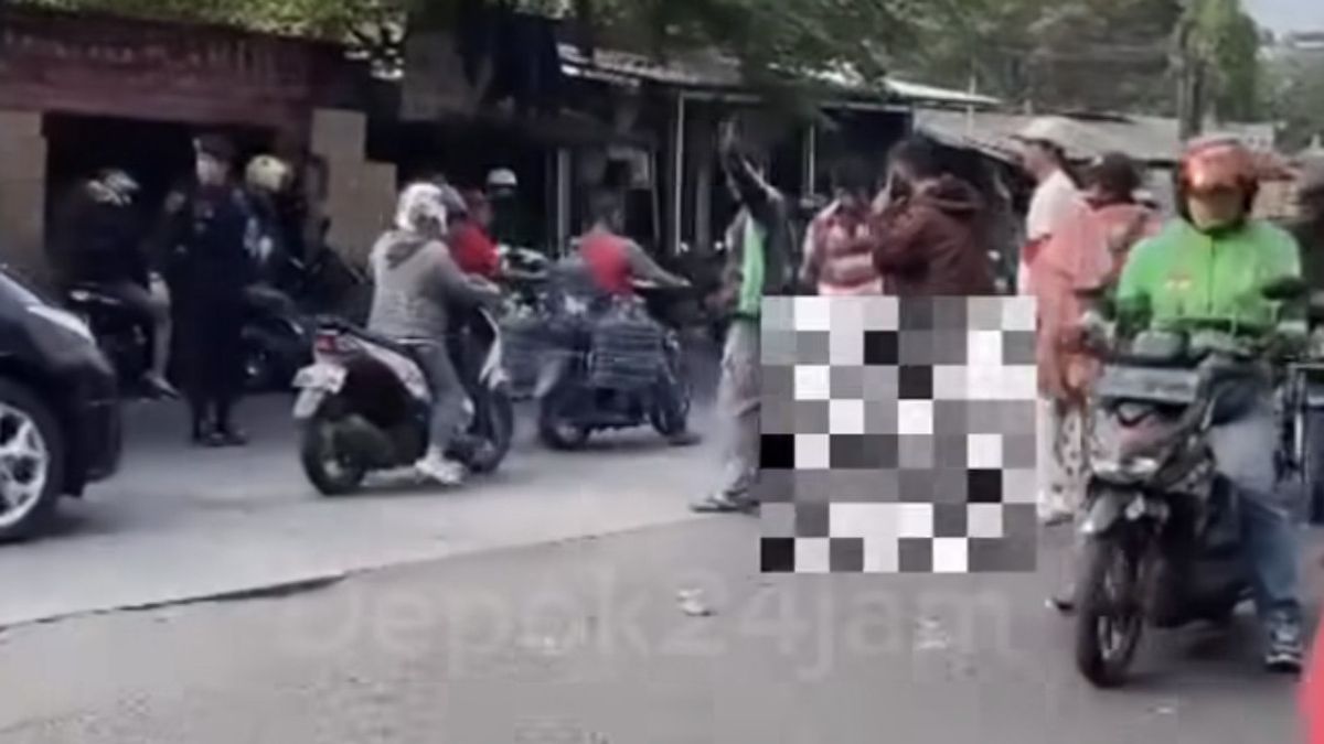 Motorcycle Traffic Accident With Box Car In South Jakarta, A Victim Of Brimob Members