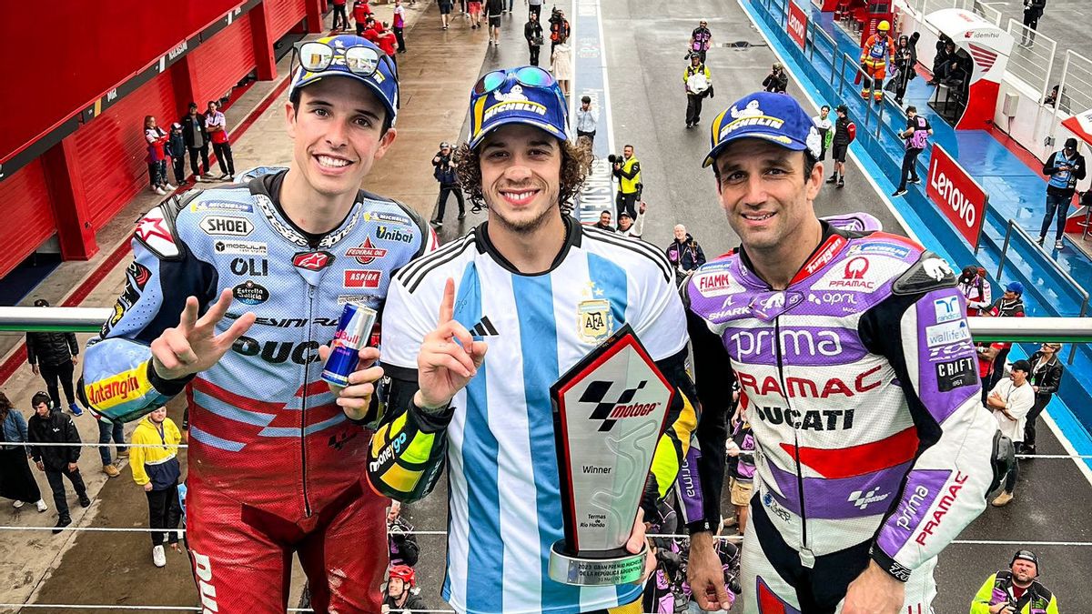 Nasib Berbeda Dua Murid Valentino Rossi di MotoGP Argentina: Bezzecchi Juara, Bagnaia Terjatuh