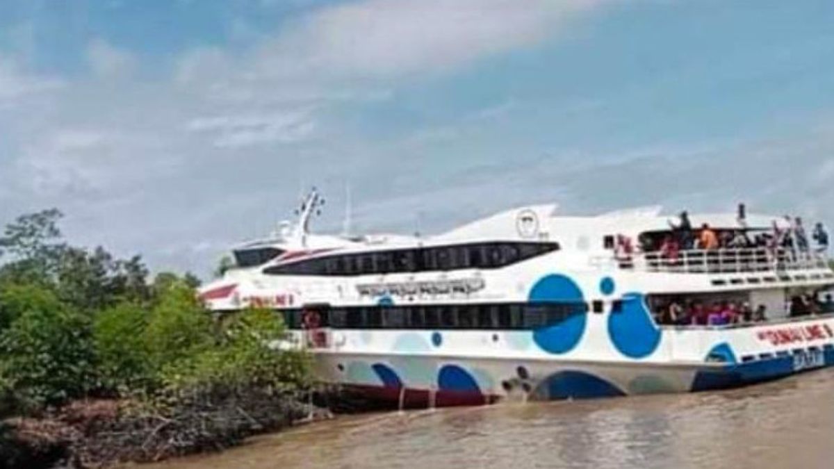 Officers Make Sure There Are No Casualties In The Crash Of The Dumai Line 9 Ferry Ship