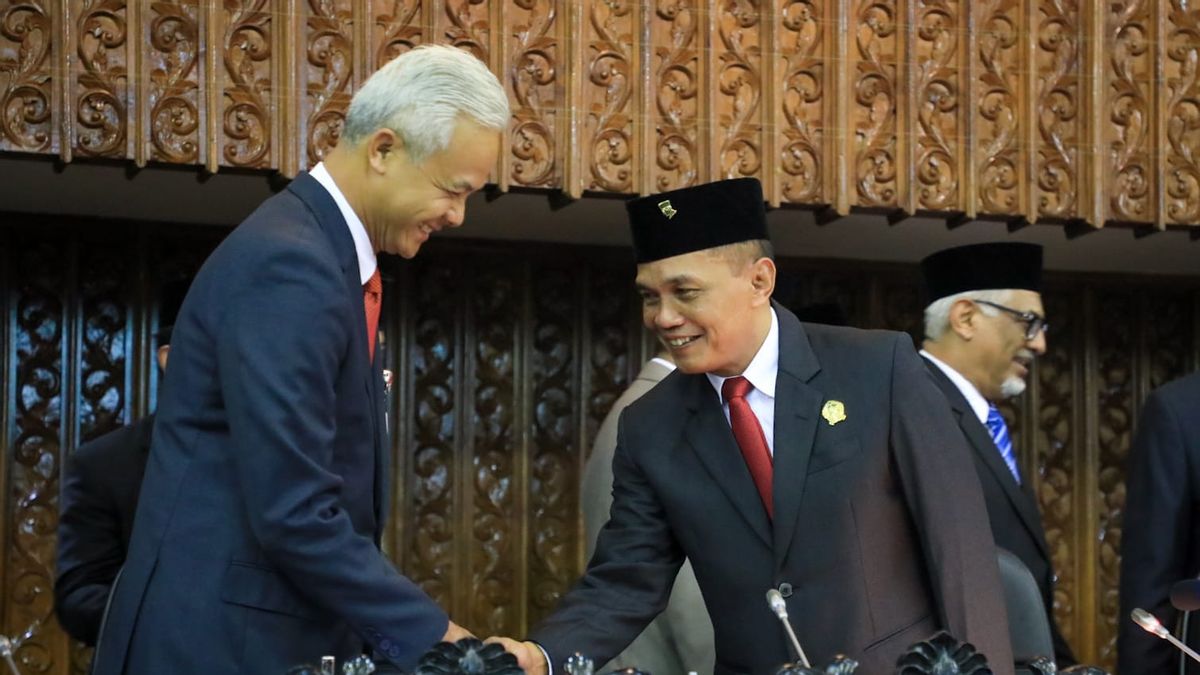 Sumanto Resmi Jabat Ketua DPRD, Ganjar Ajak Bersama Bangun Jawa Tengah