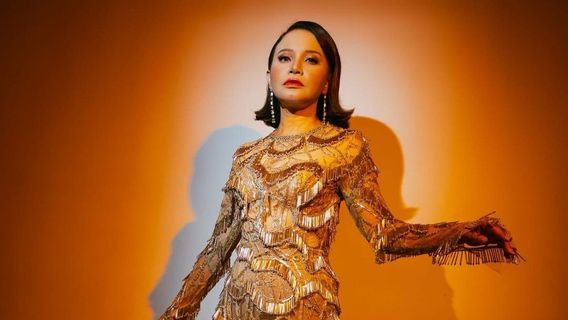 Afgan 이후 David Foster Hitman Returns가 Rossa를 특별 게스트로 발표