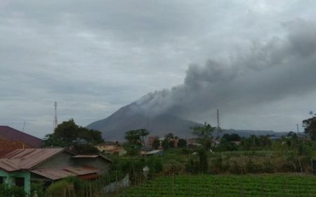 Gunung Sinabung 2 Kali Erupsi Hari Ini, Warga dan Wisatawan Diminta Tak Memasuki Zona Bahaya