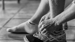  Ketahui 8 Risiko Salah Pilih Sepatu Olahraga: Cedera Kaki hingga Pengapuran Sendi 
