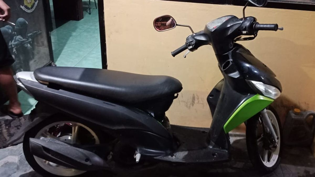 被盗公民的摩托车，学生在马罗斯逮捕贾坦拉斯 
